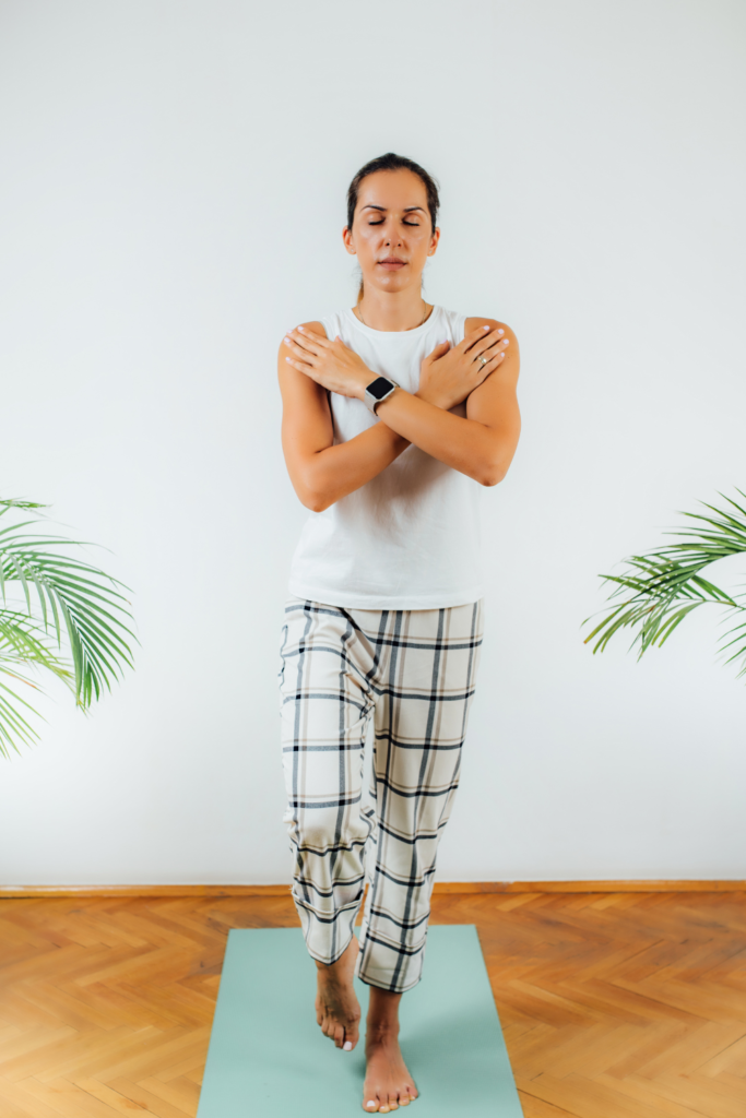 woman performing a standing ab workout
