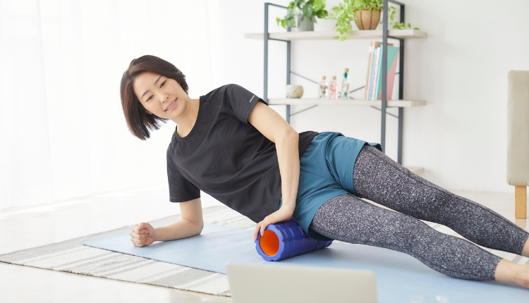 woman using a foam roller
