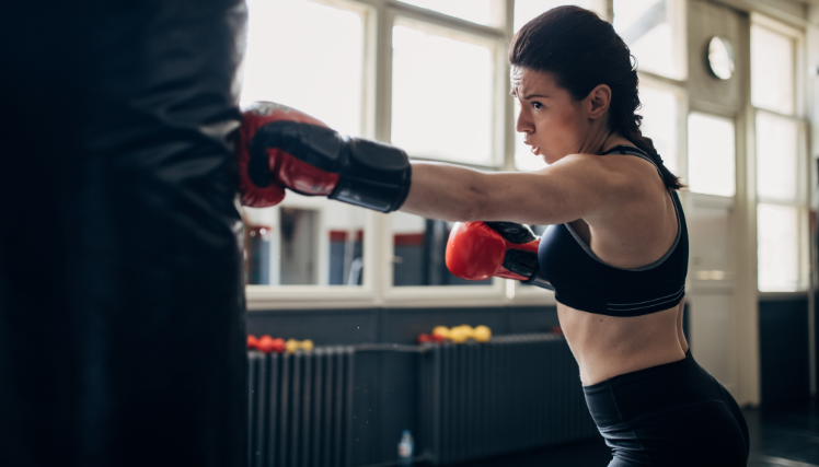 woman kickboxing